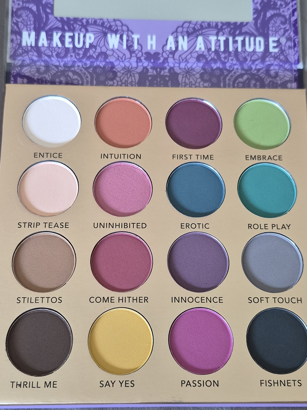 16 Eyeshadow PAlette By Rude